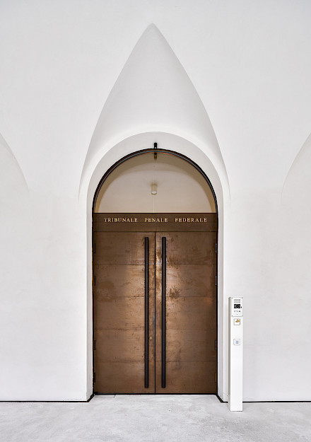 Bundesstrafgericht, Bellinzona, Eingangsportal, Türe