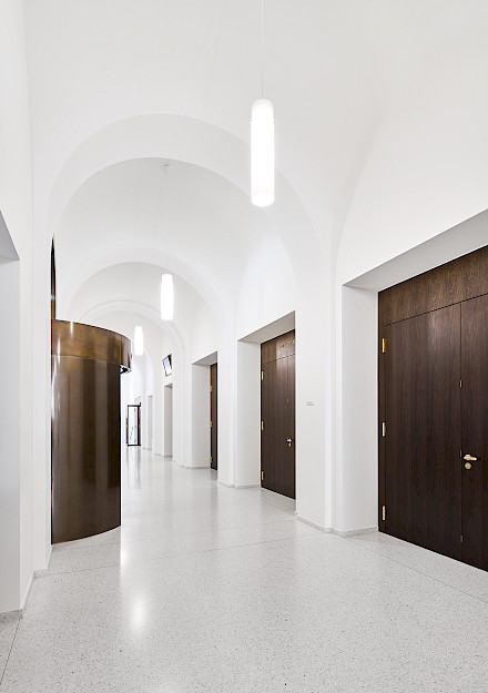 Bundesstrafgericht, Bellinzona, Eingangshalle, Türfronten