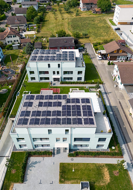 Bauraum, Wohnüberbauung, Gurmels, Luftbild, Drohne, Fassaden Nord, PV-Anlage